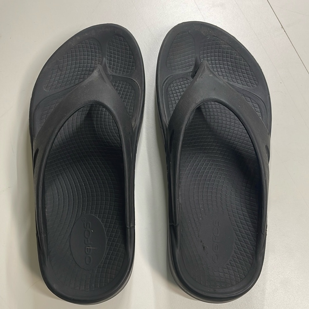 - Oofos Ooriginal 8 Women’s, 6 Men’s Sandal Flip Flop
